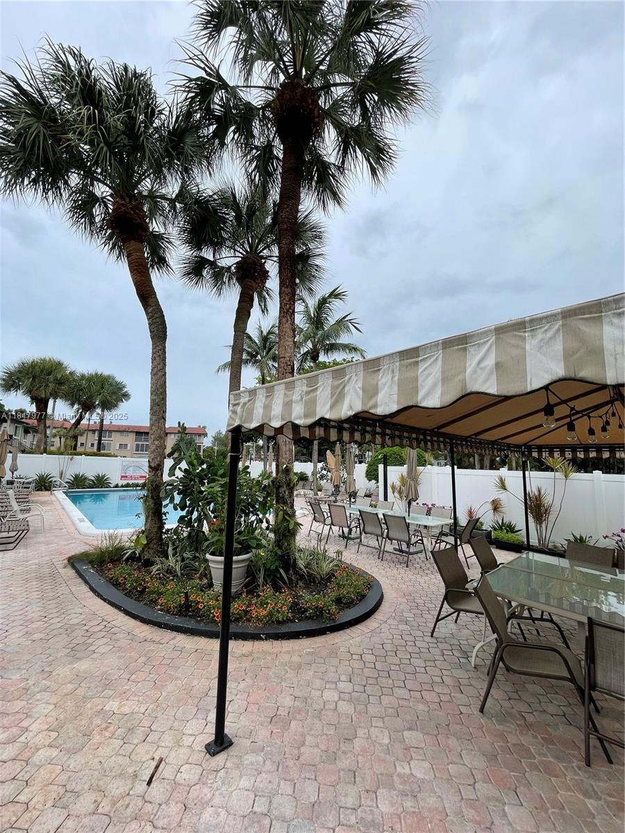 NINTH GREEN AT CRYSTAL LA - Residential Lease