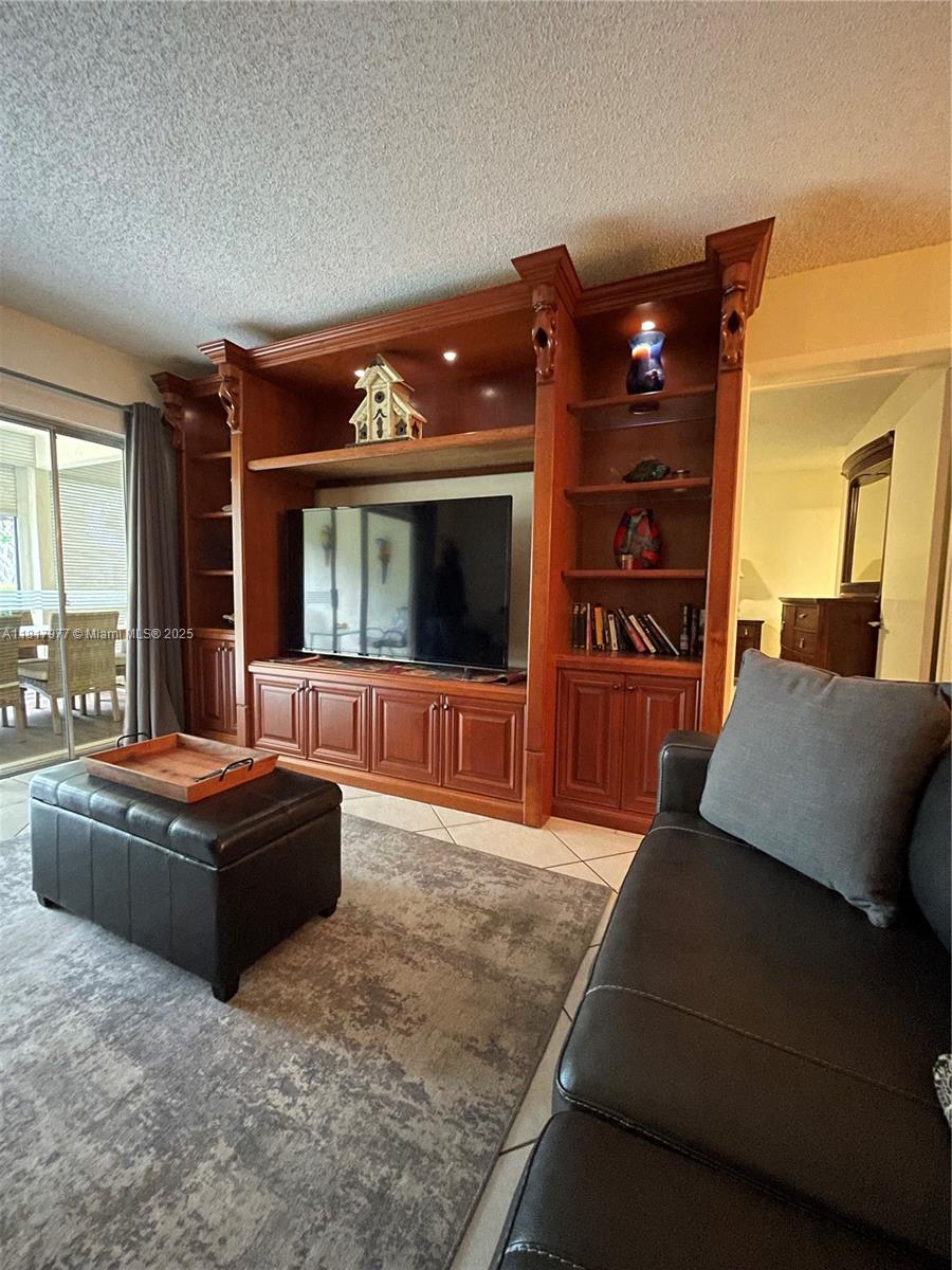 NINTH GREEN AT CRYSTAL LA - Residential Lease