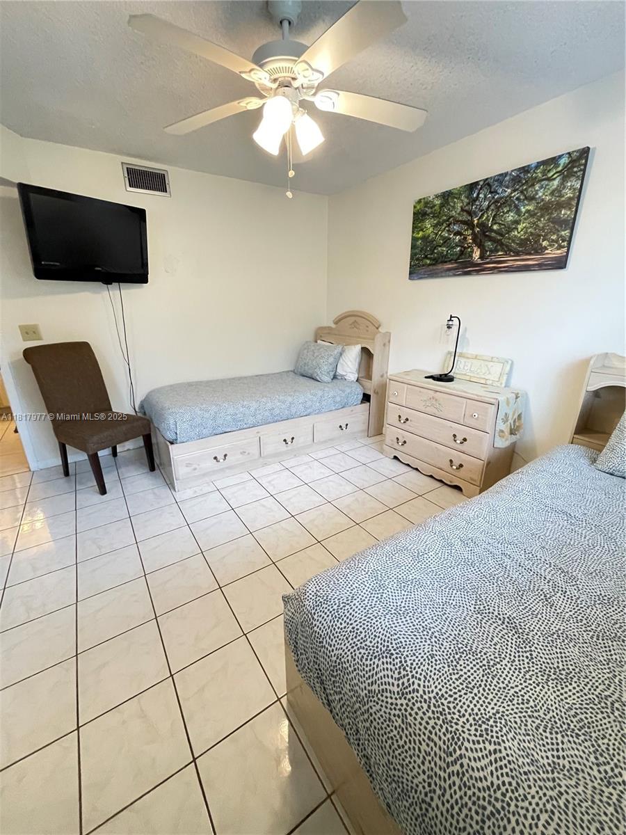 NINTH GREEN AT CRYSTAL LA - Residential Lease