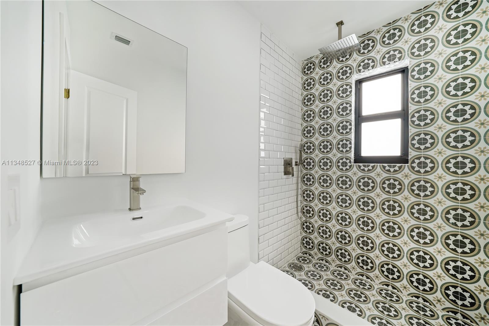 Photo 9 of 31 of 131 SW 51st Pl house