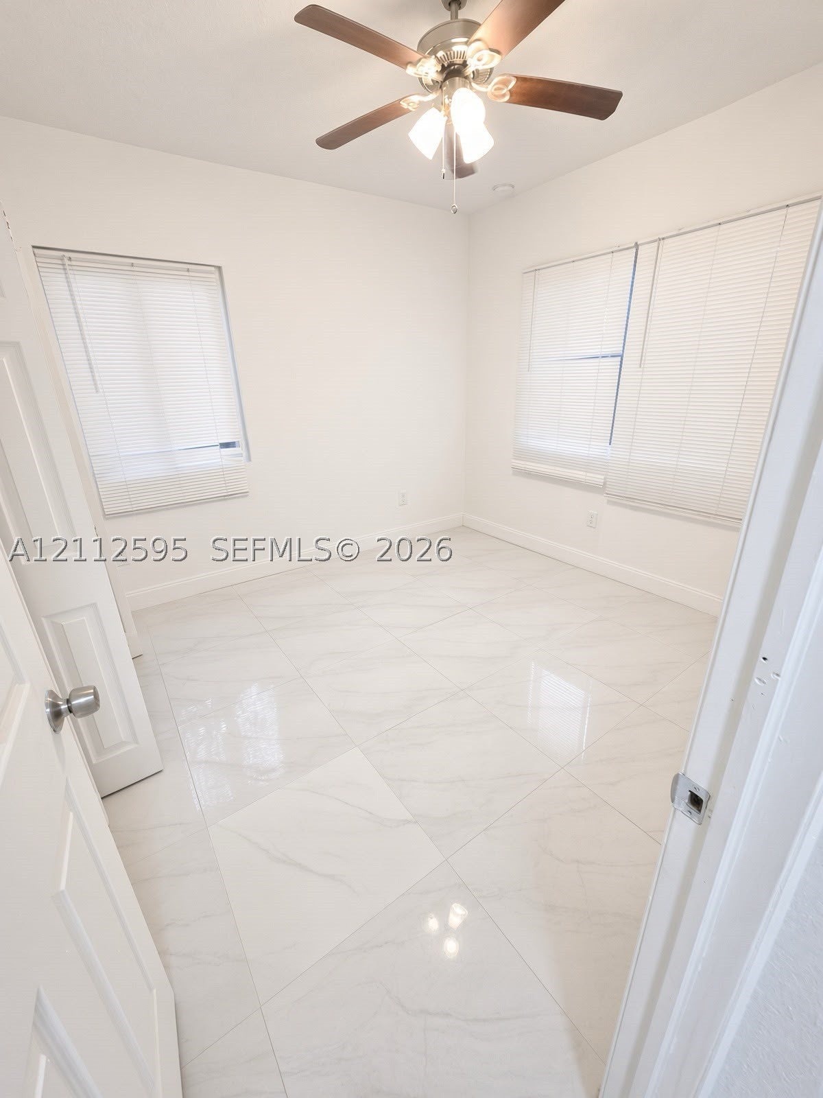 1154 W 25th St 1154