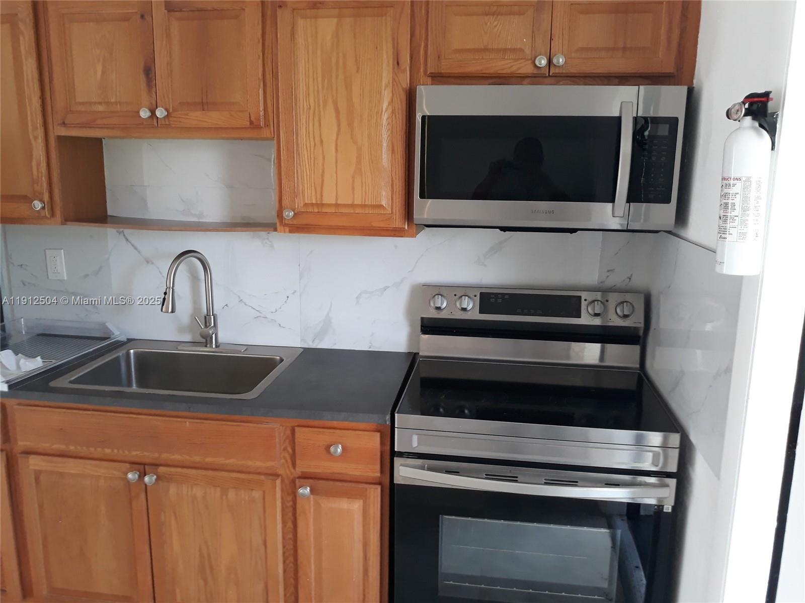 CARVER HEIGHTS SECOND ADD - Residential Lease