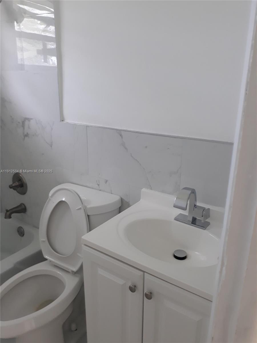 CARVER HEIGHTS SECOND ADD - Residential Lease