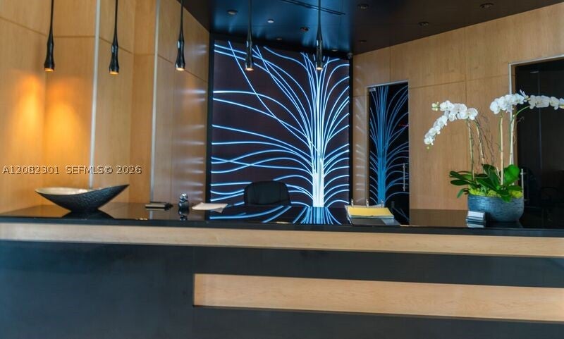 901 Brickell Key Blvd 1105, Miami, FL, 33131/$1,375,000 2 901 Brickell Key Blvd 1105