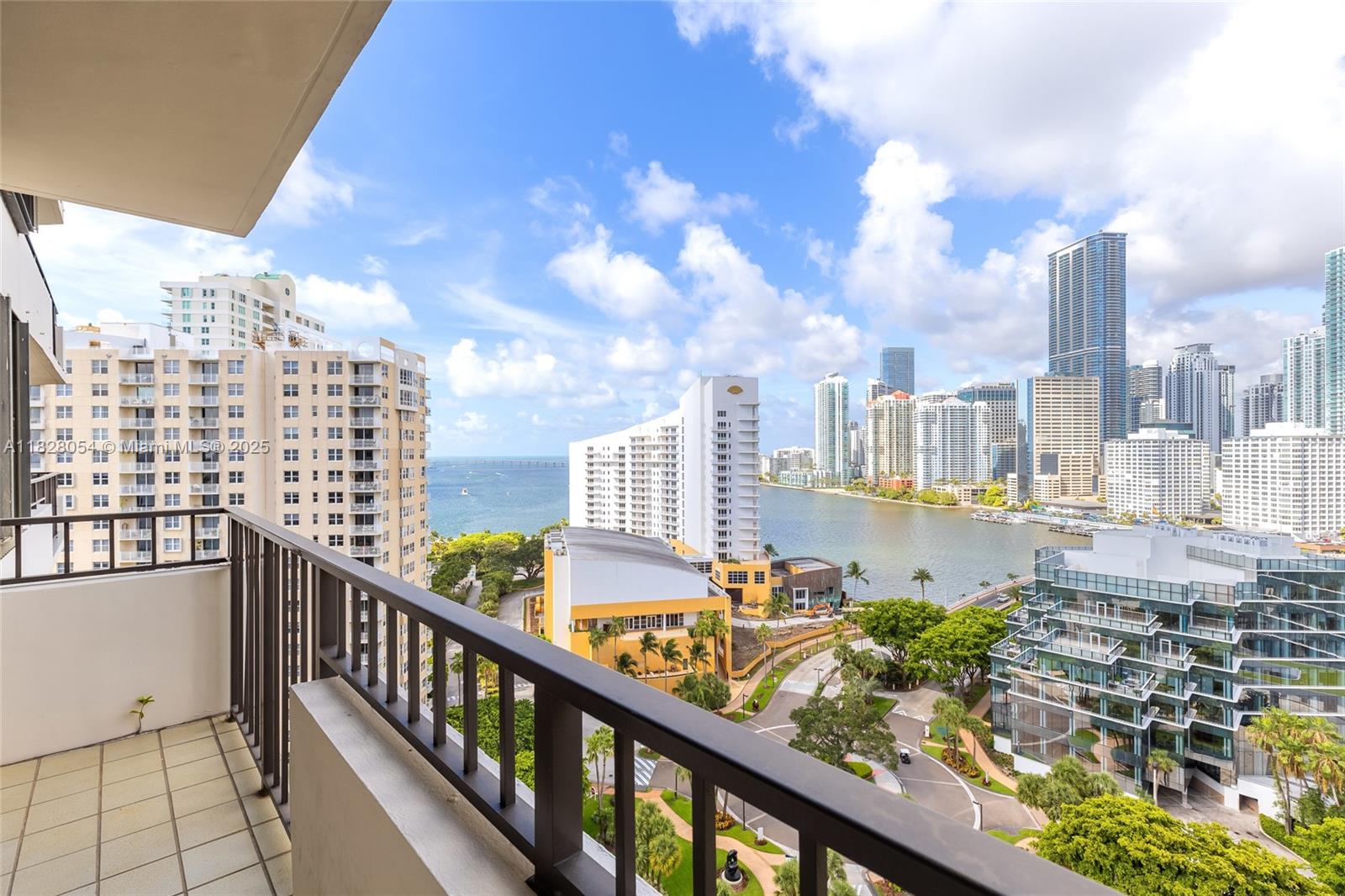 520 Brickell Key Dr A1817