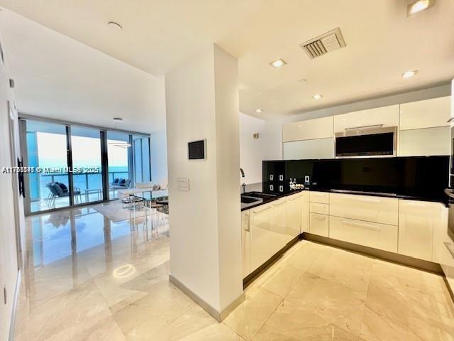 17121 Collins Ave 1003