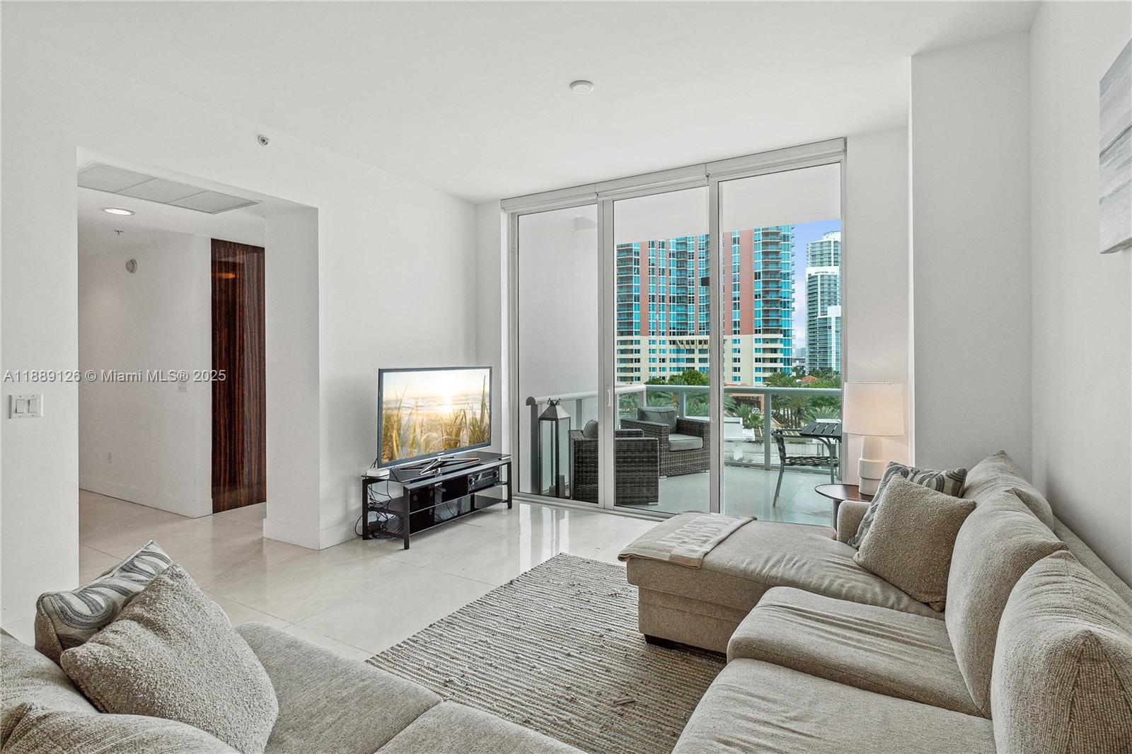 CONTINUUM ON SOUTH BEACH - Residential Lease