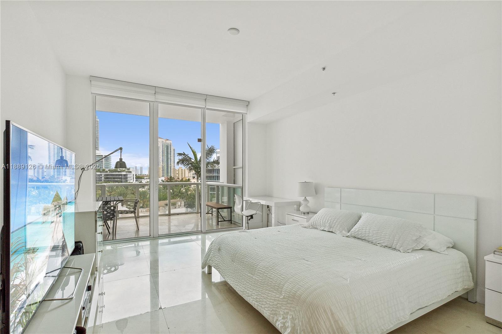 CONTINUUM ON SOUTH BEACH - Residential Lease