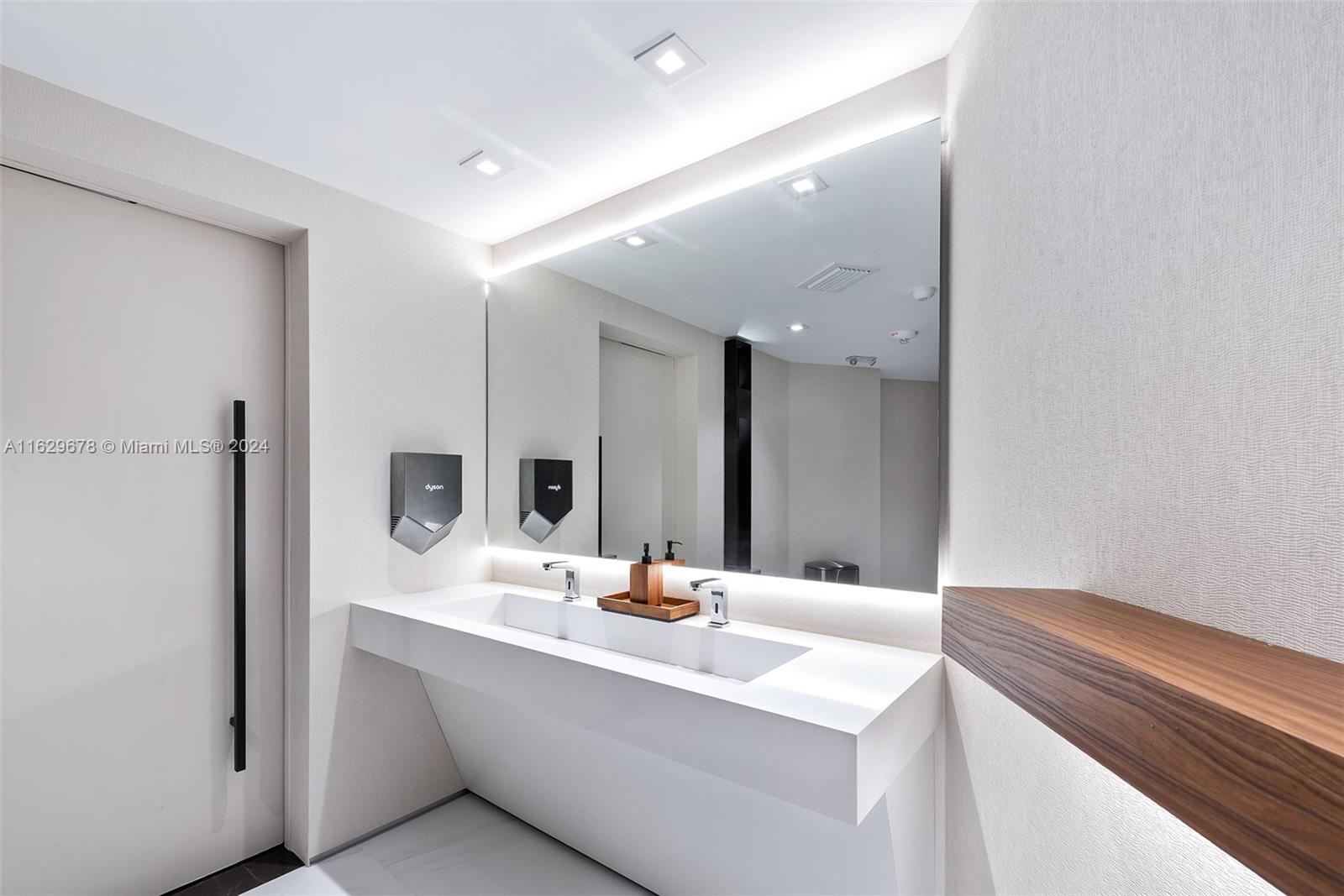 PORTOFINO TOWER CONDO - Residential Lease