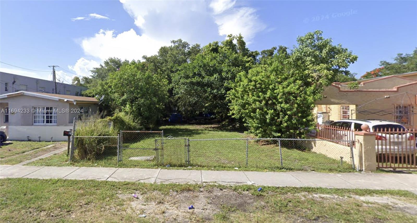 5363 Square feet prime location land with easy access to i-95 zoned T4-L. Licensed Architect already provided plans for 4 large units, and checked with zoning department. Each unit is 3 bedrooms, 2 bathrooms. 8 parkings provided as required by the city.