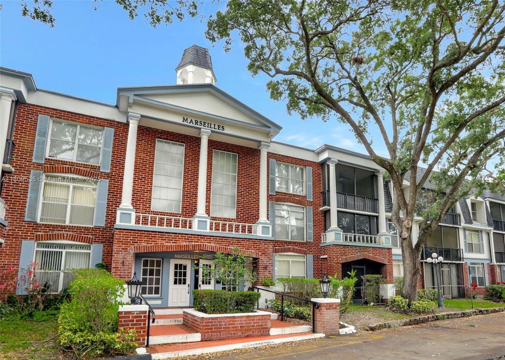 Photo of 3660 Inverrary Dr #2X, Lauderhill, FL 33319 (MLS # A11809535)