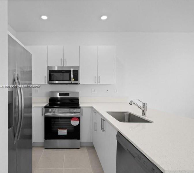 MIAMI LAND AND DEVELOPMEN - Residential Lease