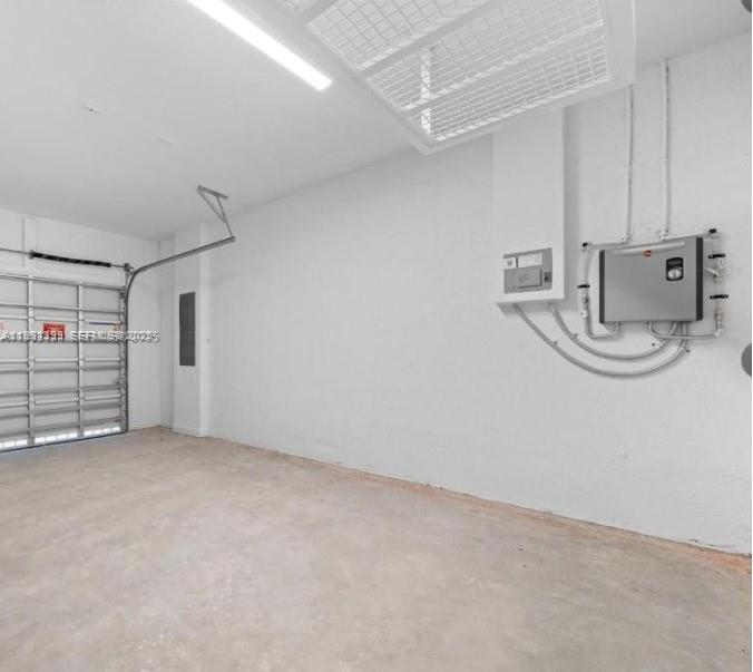 MIAMI LAND AND DEVELOPMEN - Residential Lease