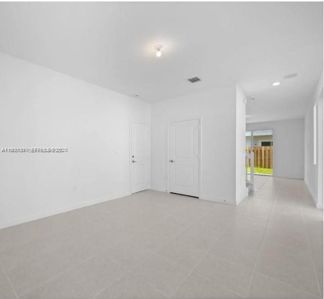 MIAMI LAND AND DEVELOPMEN - Residential Lease