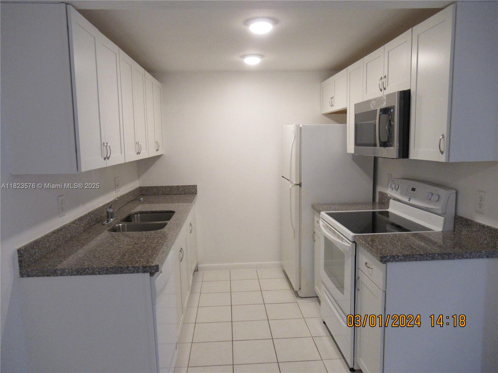 2405 Antigua Cir J1