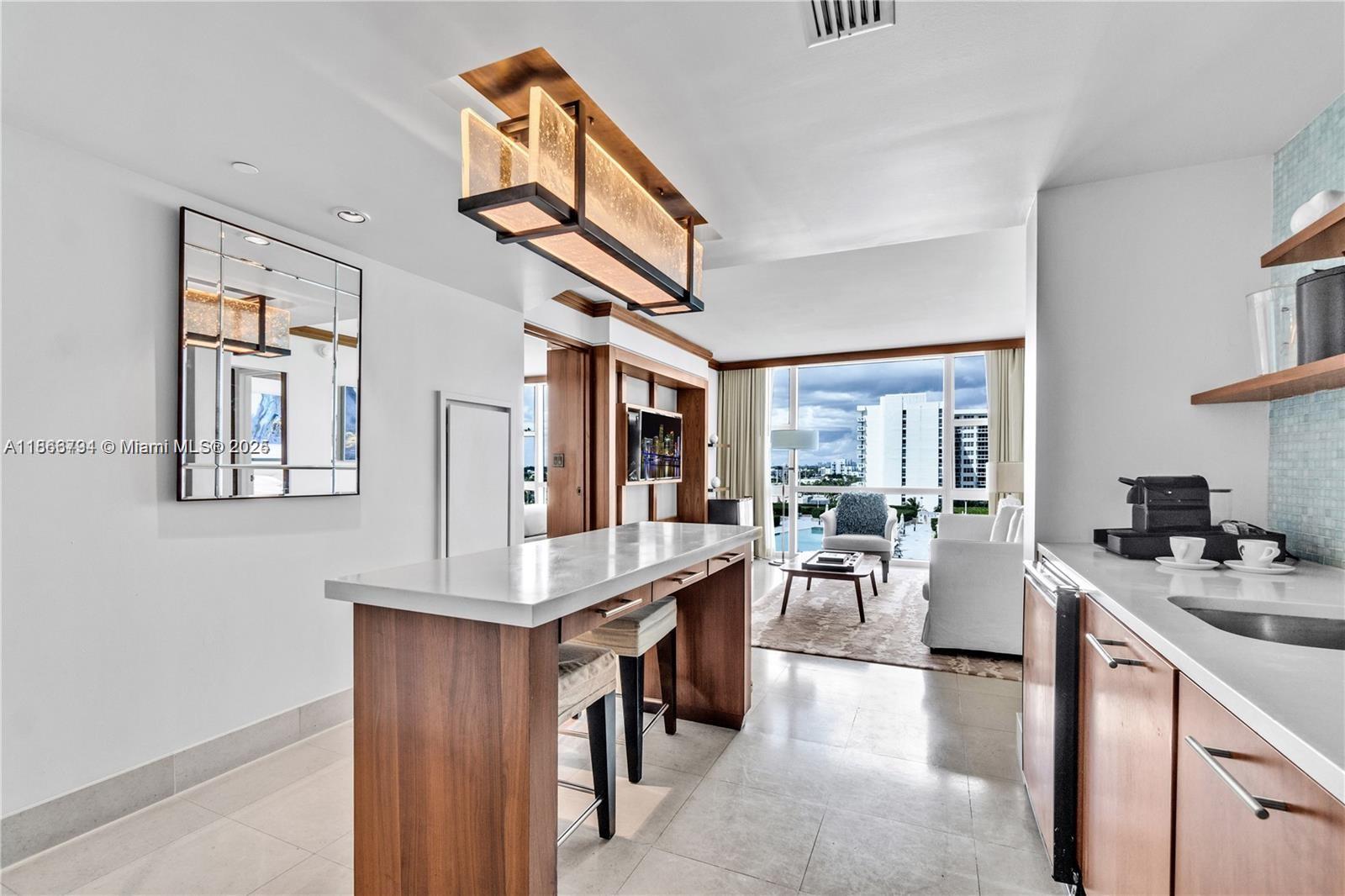 6801 Collins Ave 818