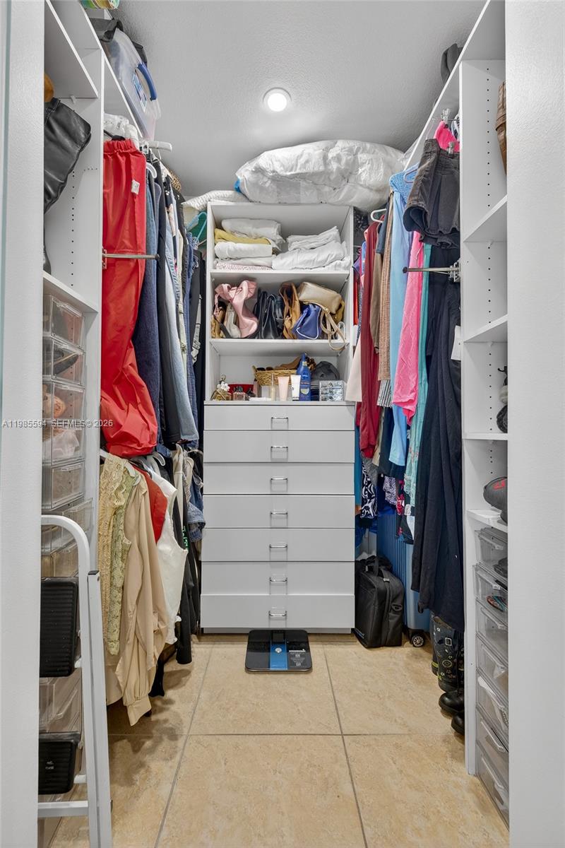 GATELAND VILLAGE SEC E CO - Residential