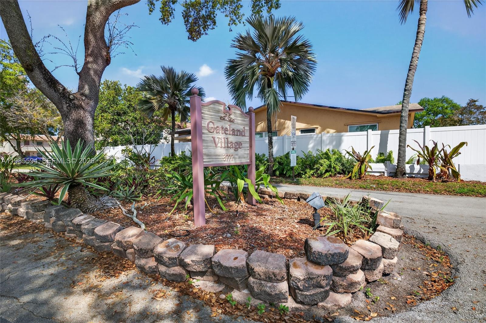 GATELAND VILLAGE SEC E CO - Residential