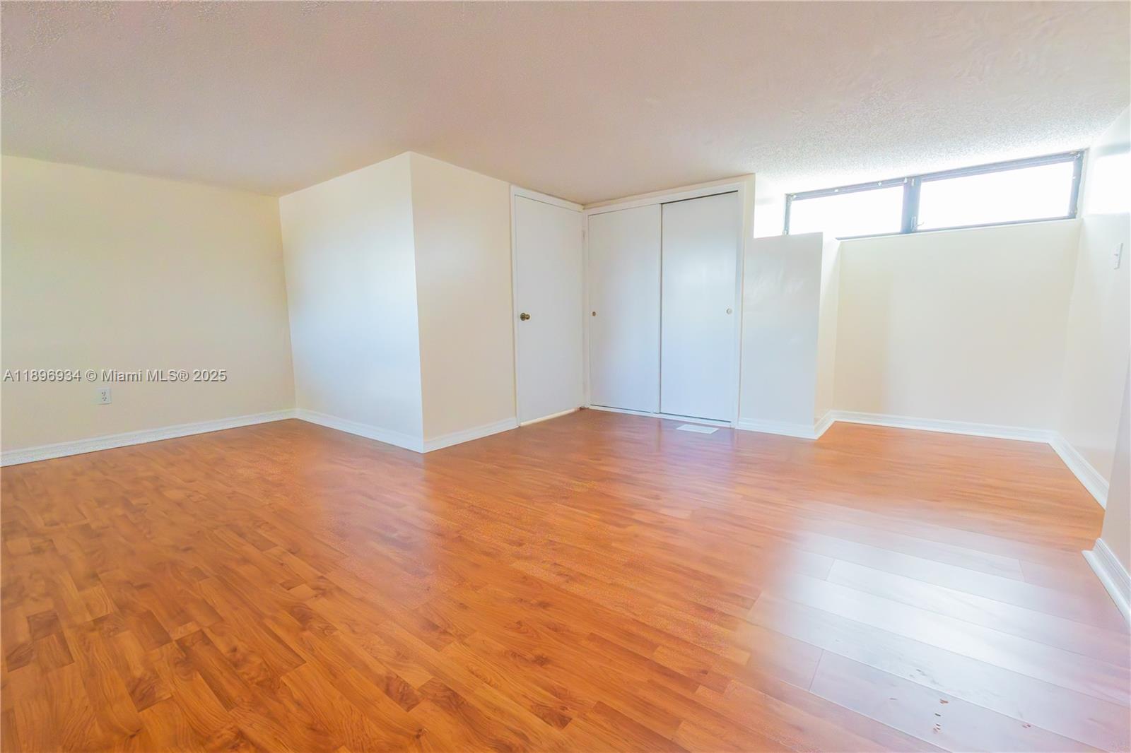 KENDALL GLENN CONDO - Residential