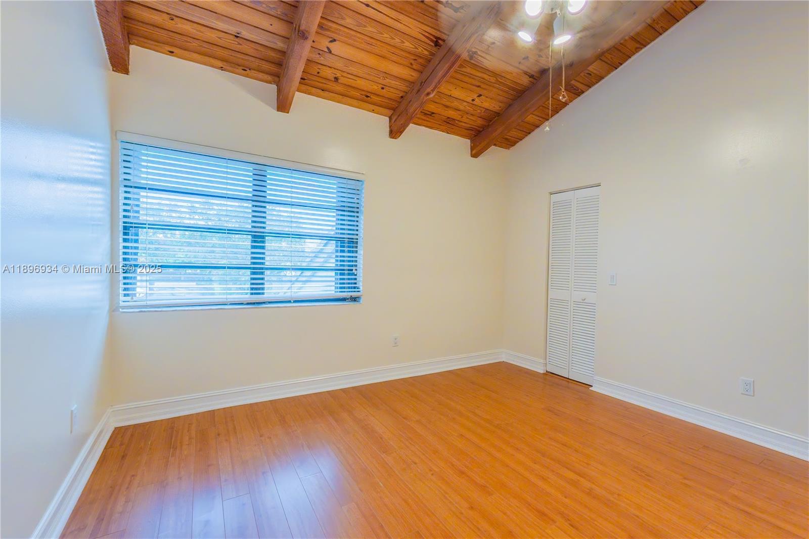 KENDALL GLENN CONDO - Residential