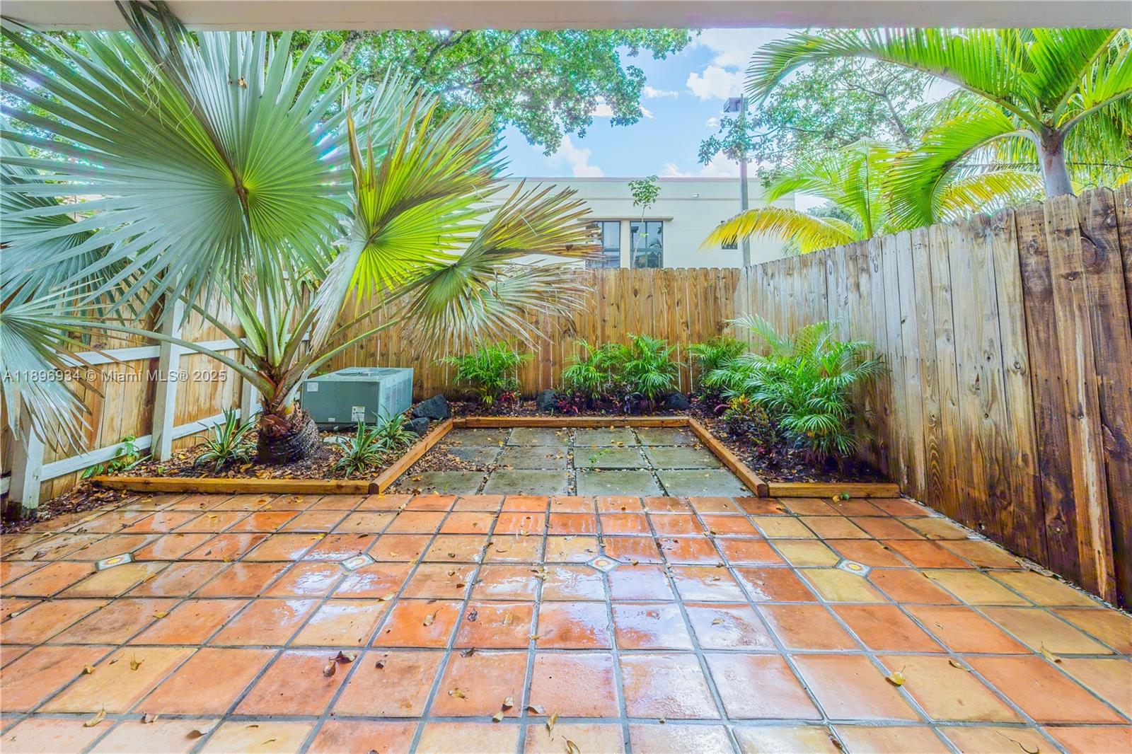 KENDALL GLENN CONDO - Residential