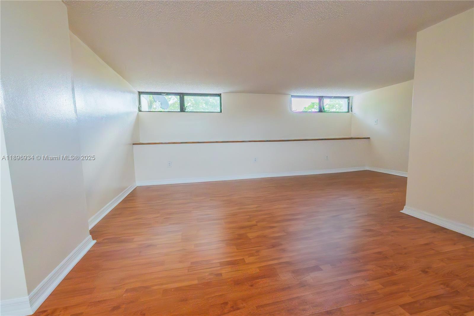 KENDALL GLENN CONDO - Residential