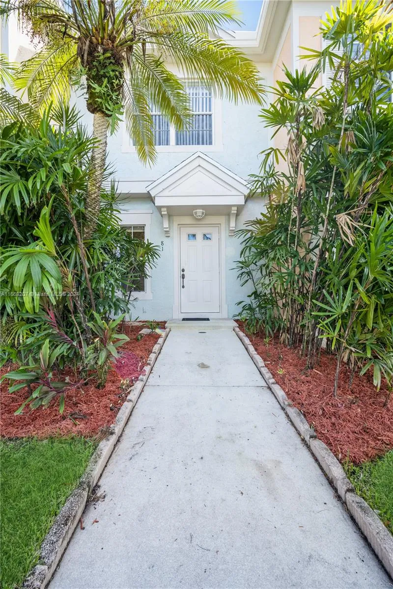 Weston, Florida 33326, United States, 2 Bedrooms Bedrooms, ,1 BathroomBathrooms,Residential,Pending,40560