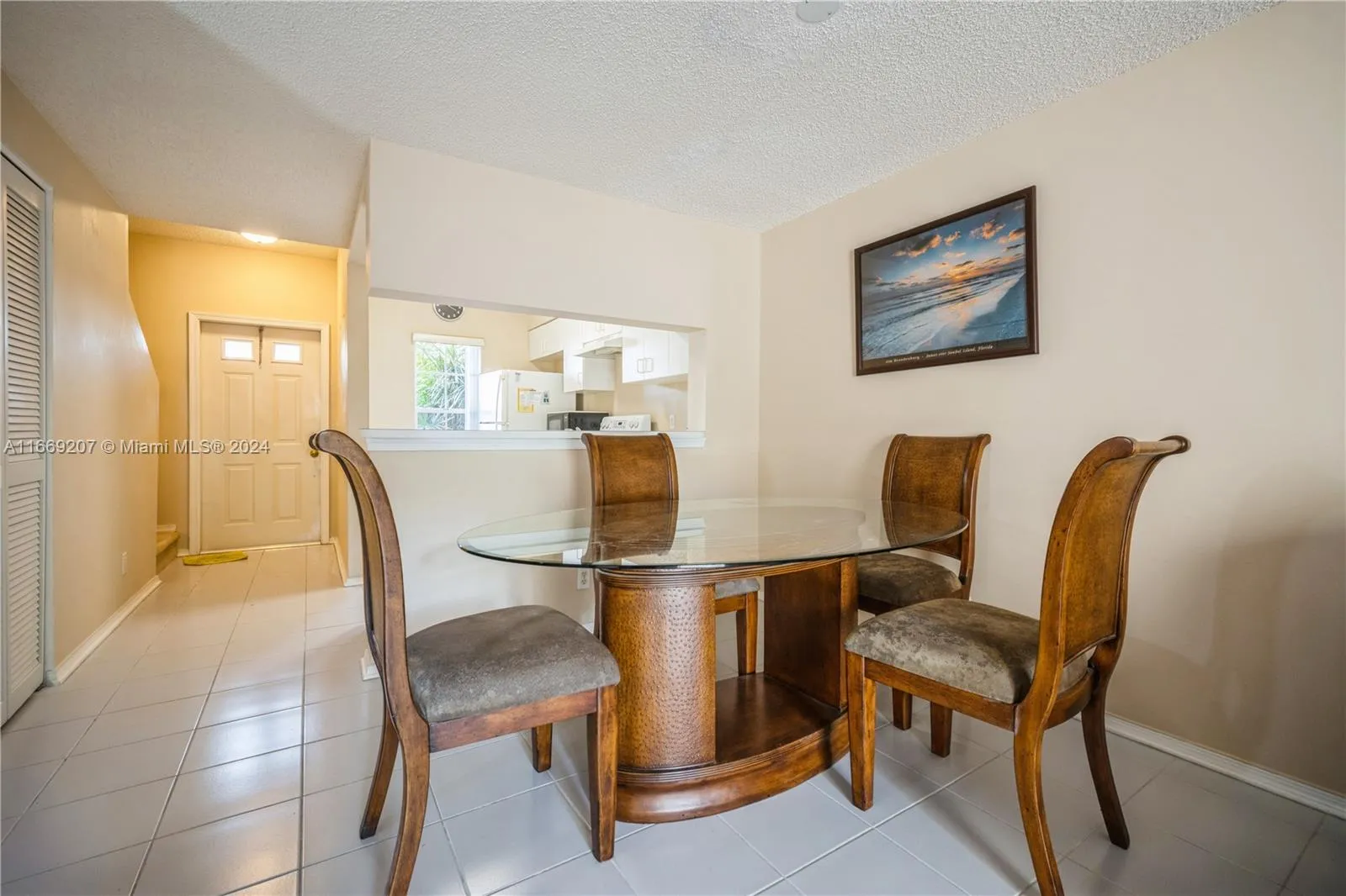 Weston, Florida 33326, United States, 2 Bedrooms Bedrooms, ,1 BathroomBathrooms,Residential,Pending,40560