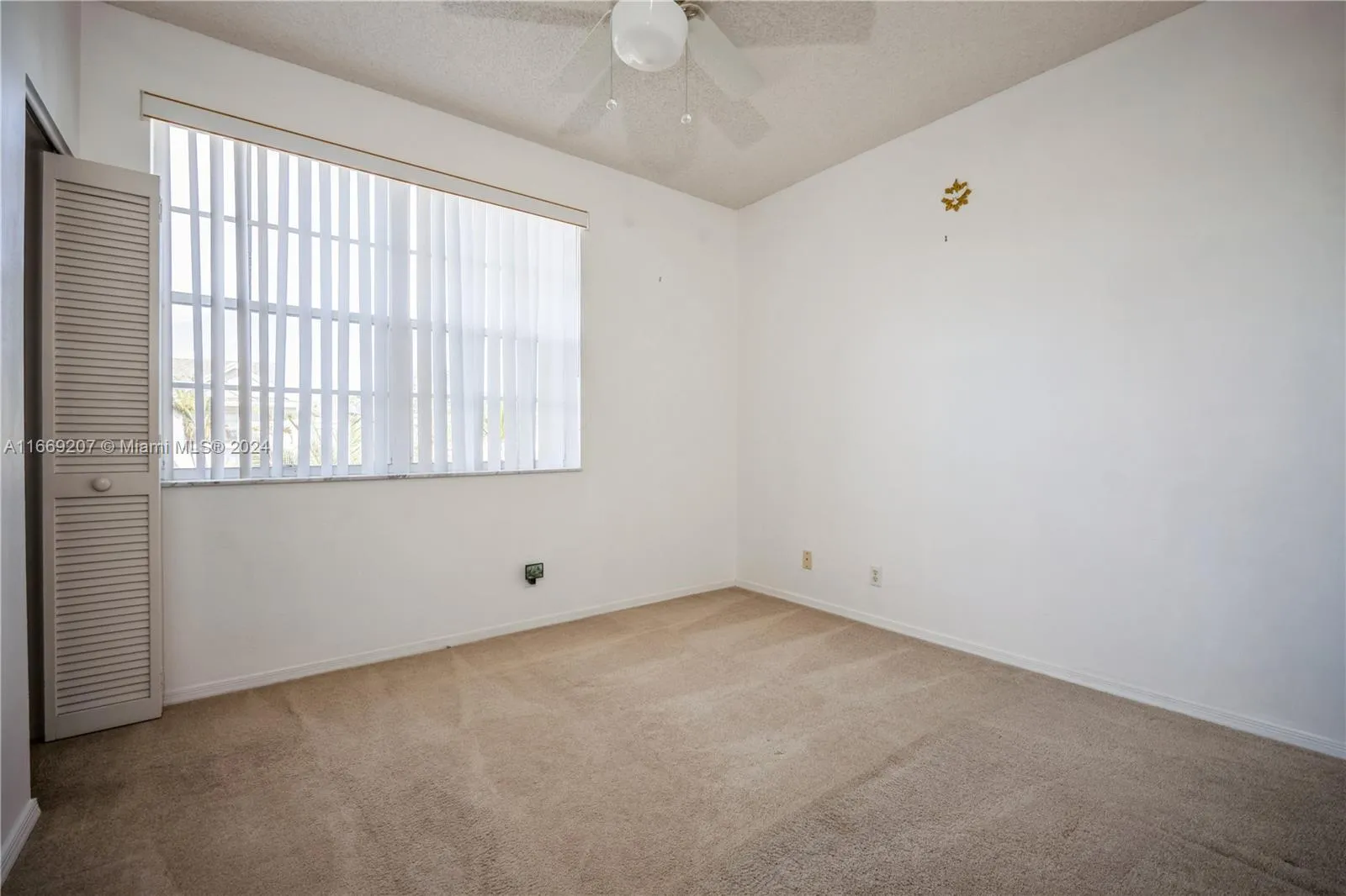 Weston, Florida 33326, United States, 2 Bedrooms Bedrooms, ,1 BathroomBathrooms,Residential,Pending,40560