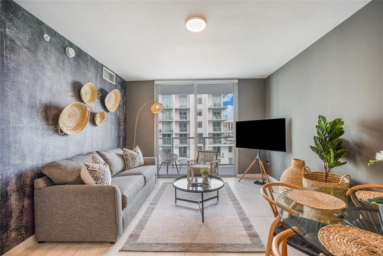 Miami, Florida 33137, United States, 1 Bedroom Bedrooms, ,1 BathroomBathrooms,Residential,Active,98889