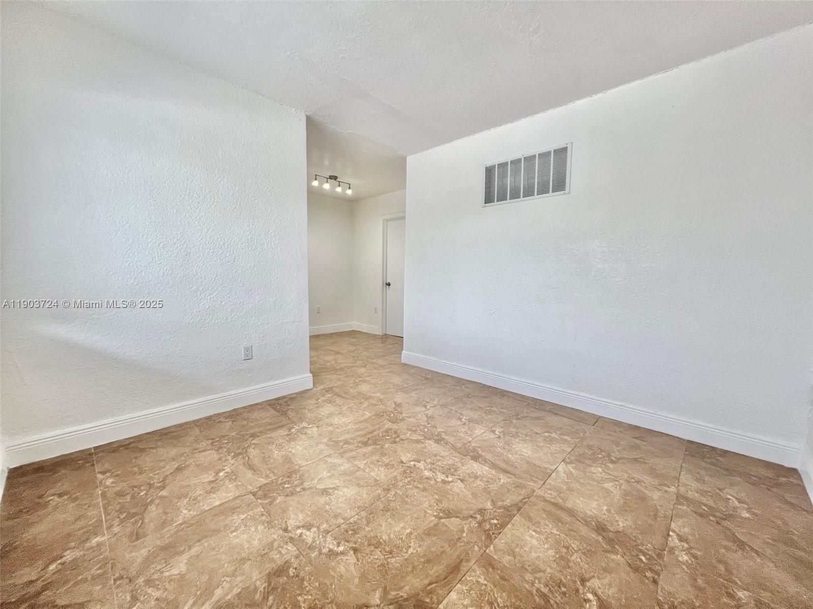 DOWDYS SUB - Residential Lease