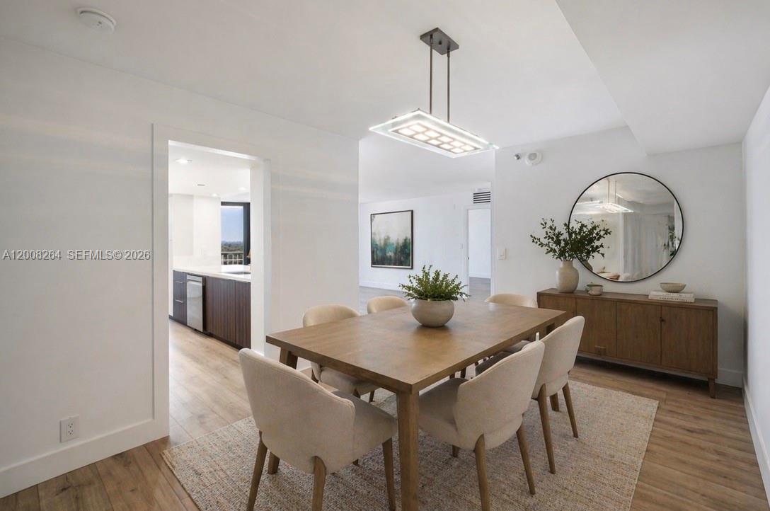 TOWERS OF QUAYSIDE CONDO - Residential