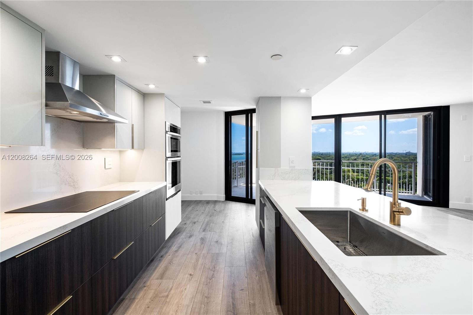 TOWERS OF QUAYSIDE CONDO - Residential