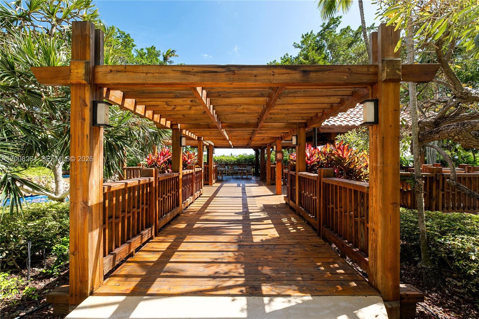 TOWERS OF QUAYSIDE CONDO - Residential