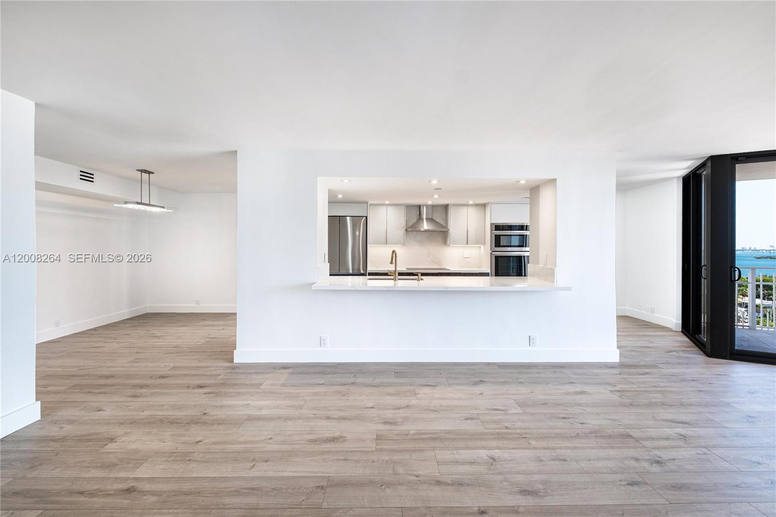 TOWERS OF QUAYSIDE CONDO - Residential