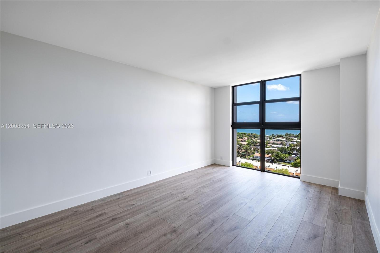 TOWERS OF QUAYSIDE CONDO - Residential