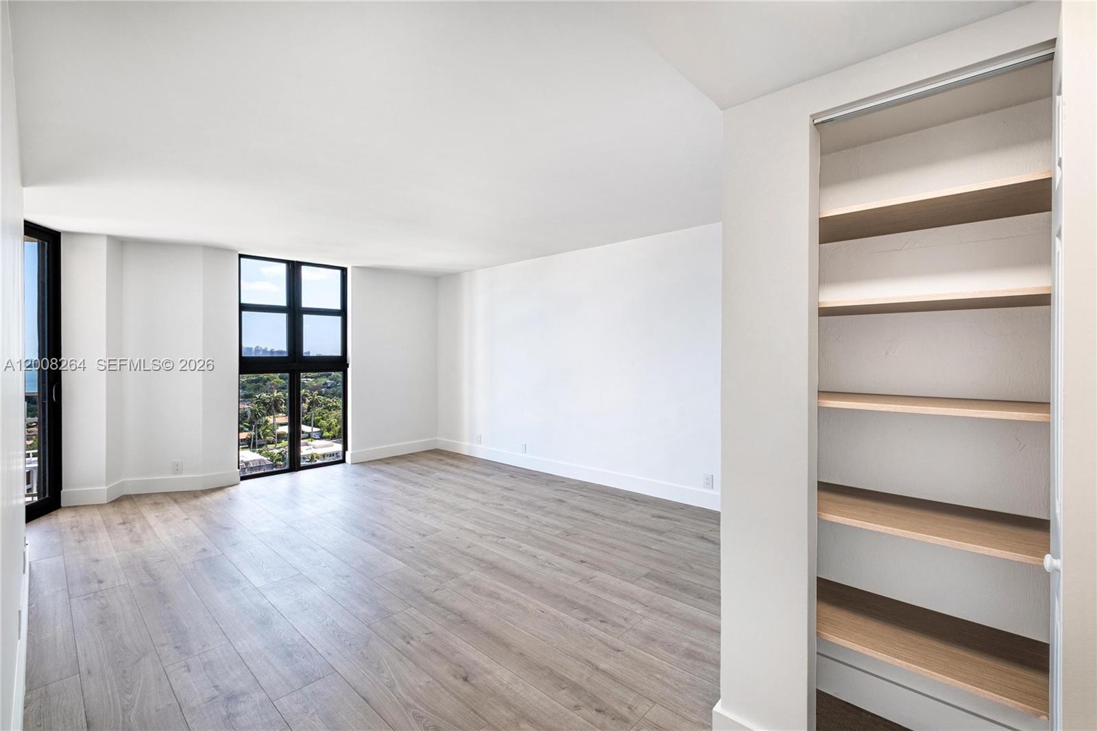 TOWERS OF QUAYSIDE CONDO - Residential