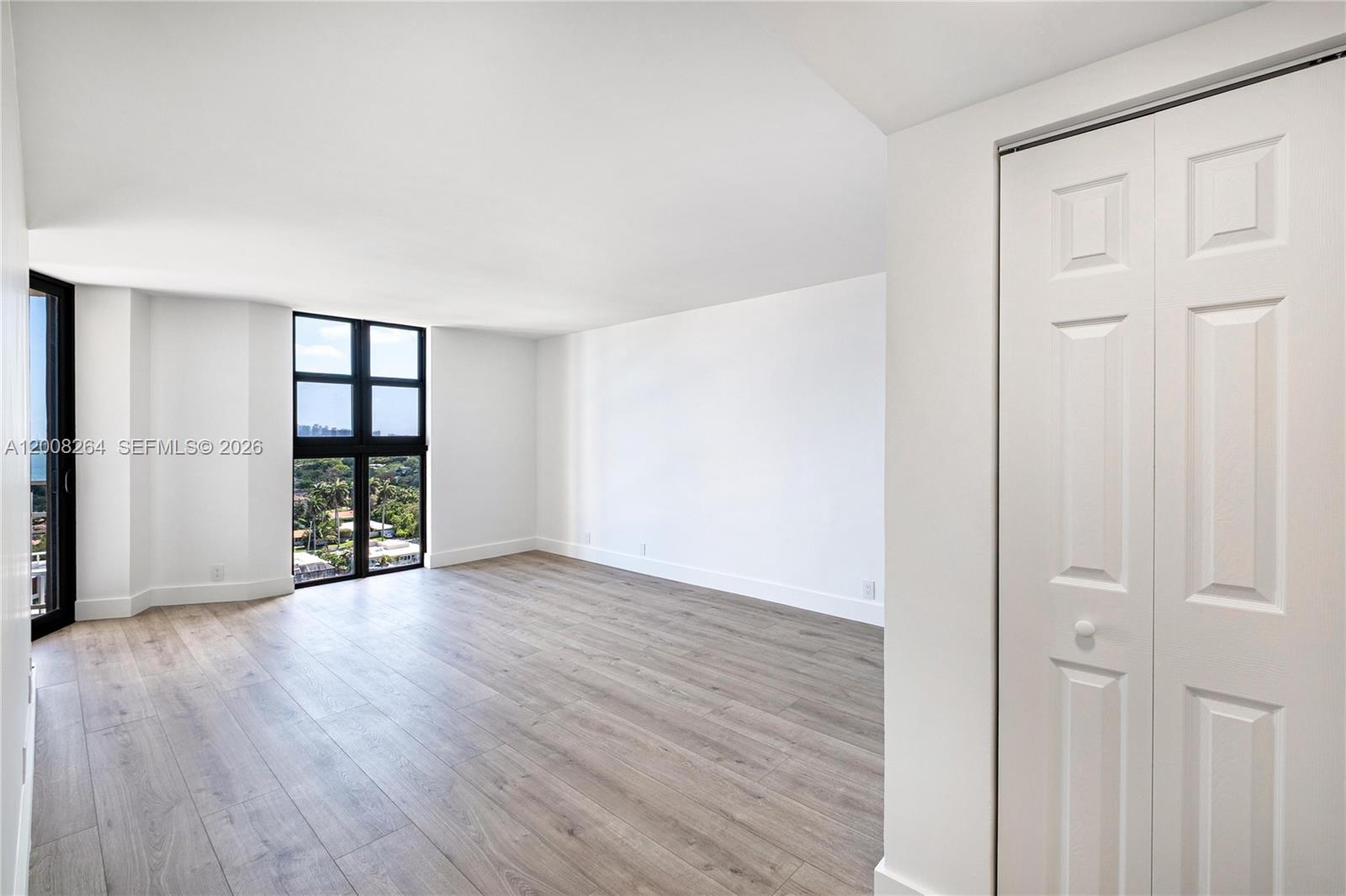 TOWERS OF QUAYSIDE CONDO - Residential