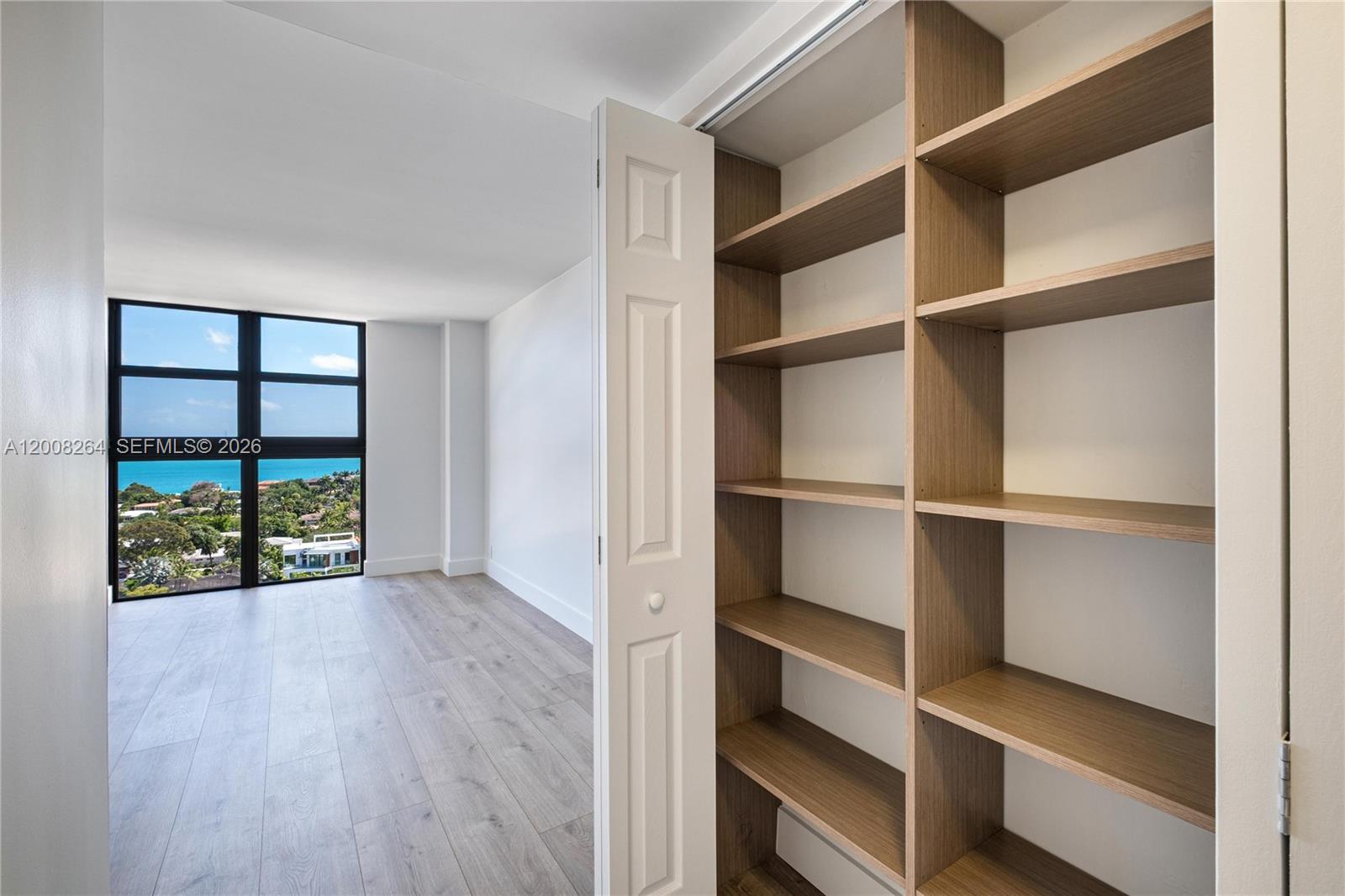 TOWERS OF QUAYSIDE CONDO - Residential