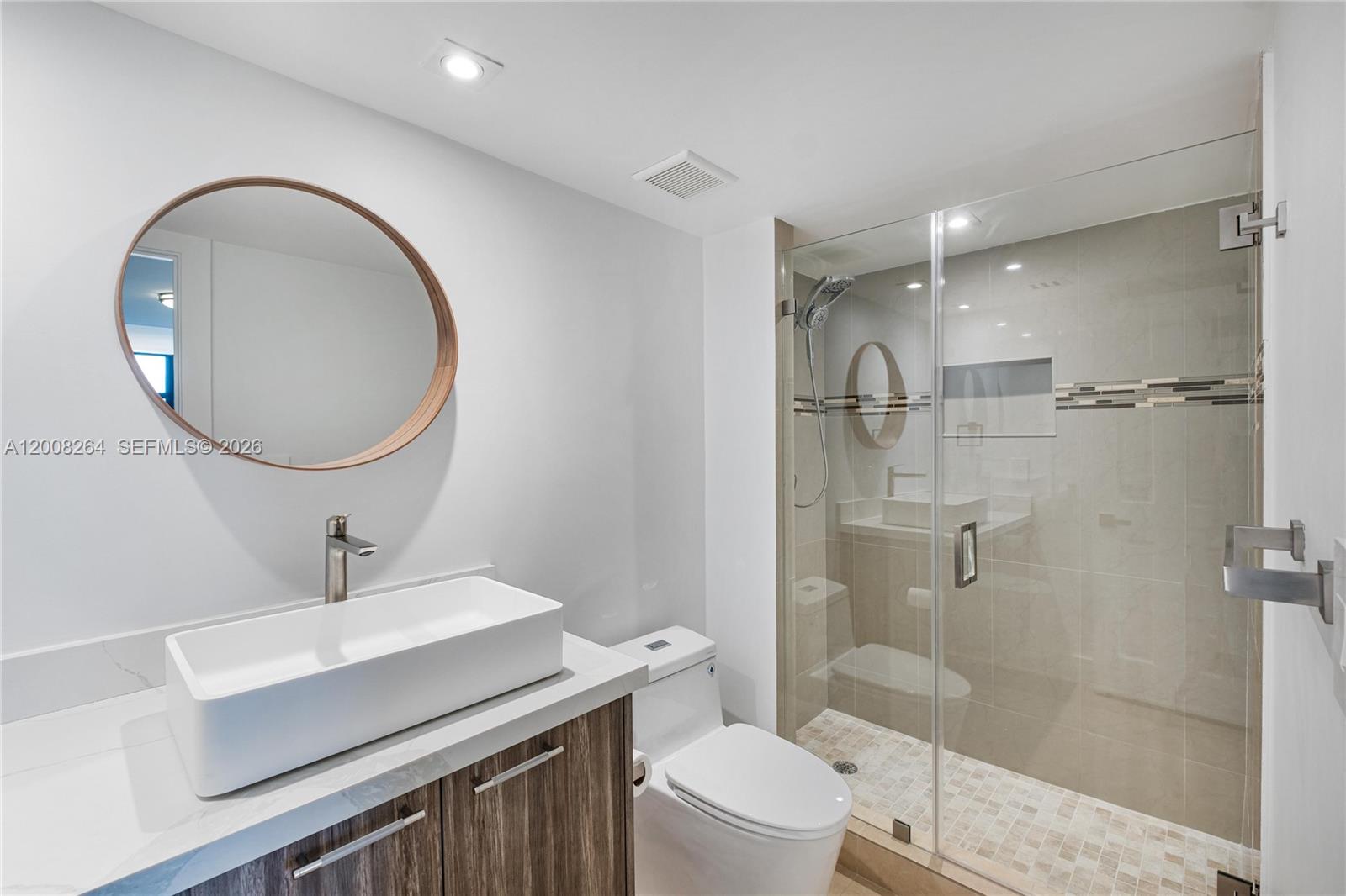 TOWERS OF QUAYSIDE CONDO - Residential