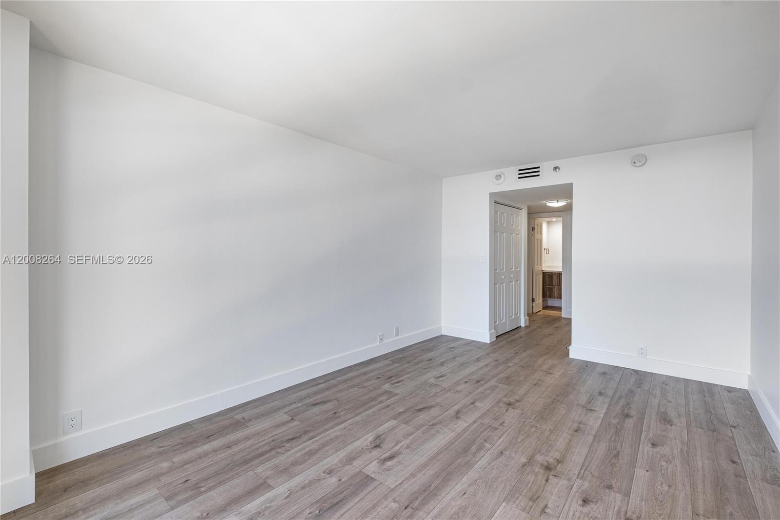 TOWERS OF QUAYSIDE CONDO - Residential