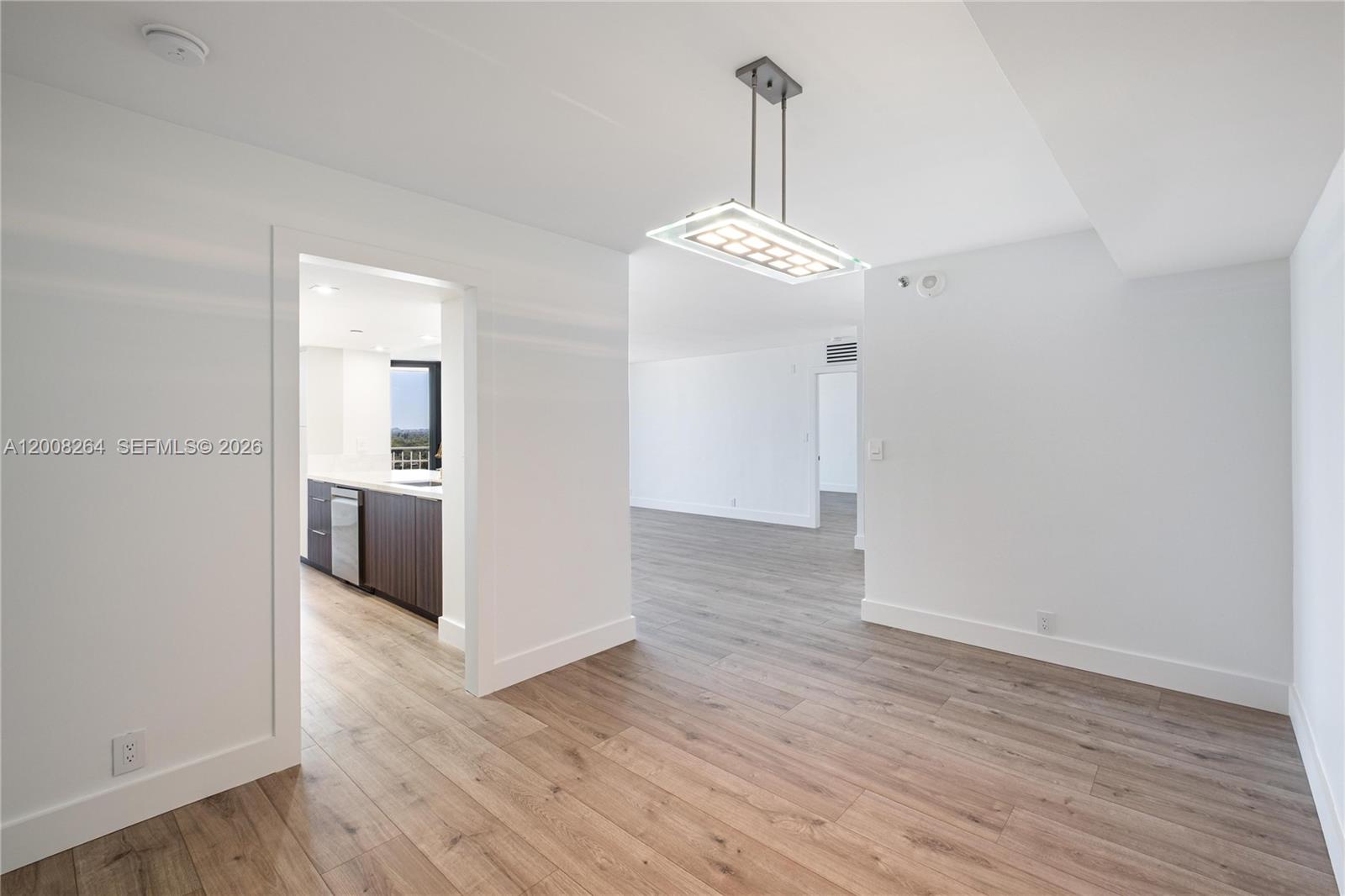 TOWERS OF QUAYSIDE CONDO - Residential