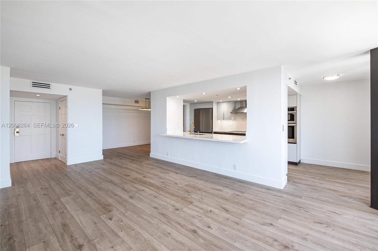 TOWERS OF QUAYSIDE CONDO - Residential