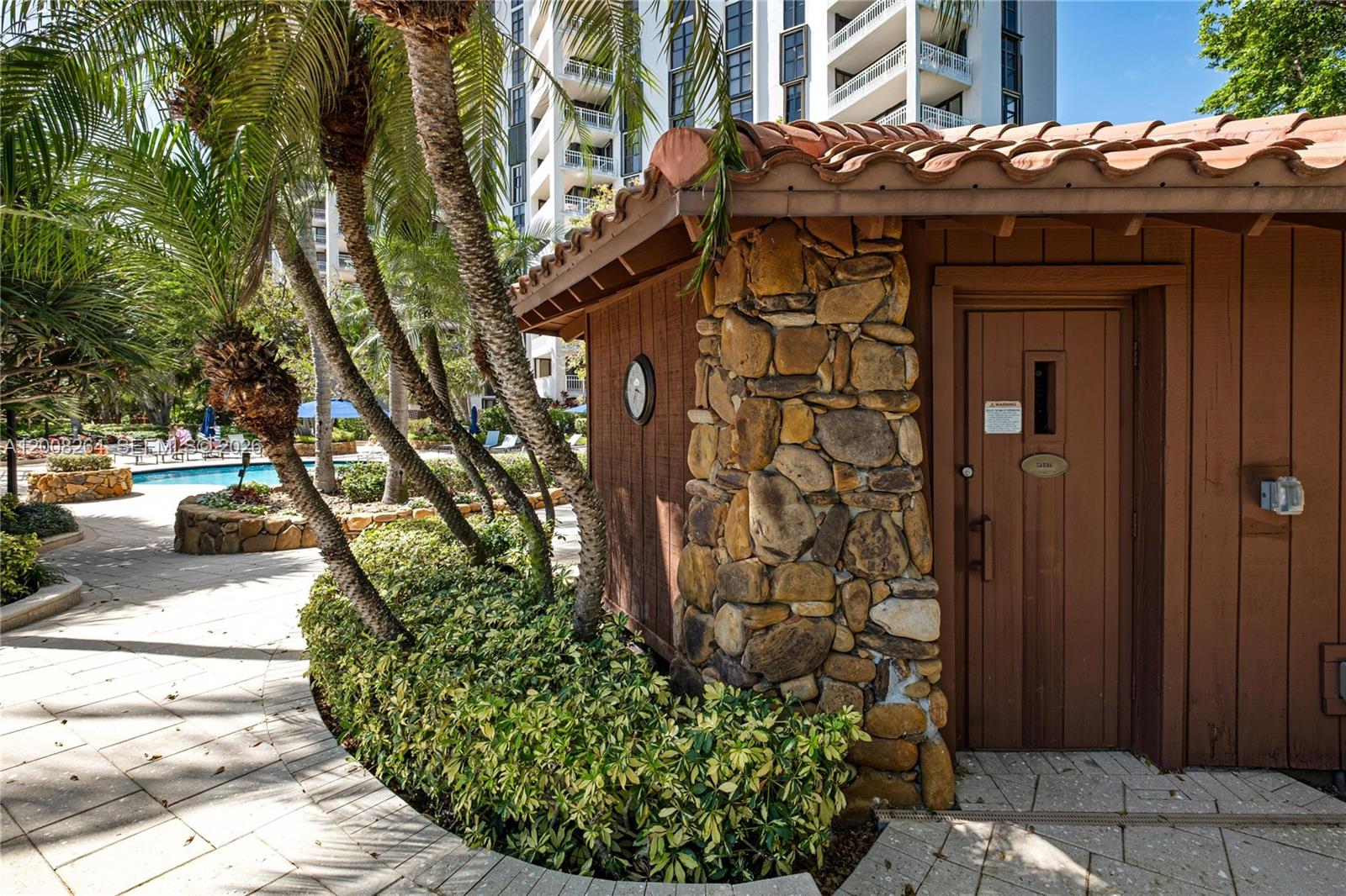 TOWERS OF QUAYSIDE CONDO - Residential