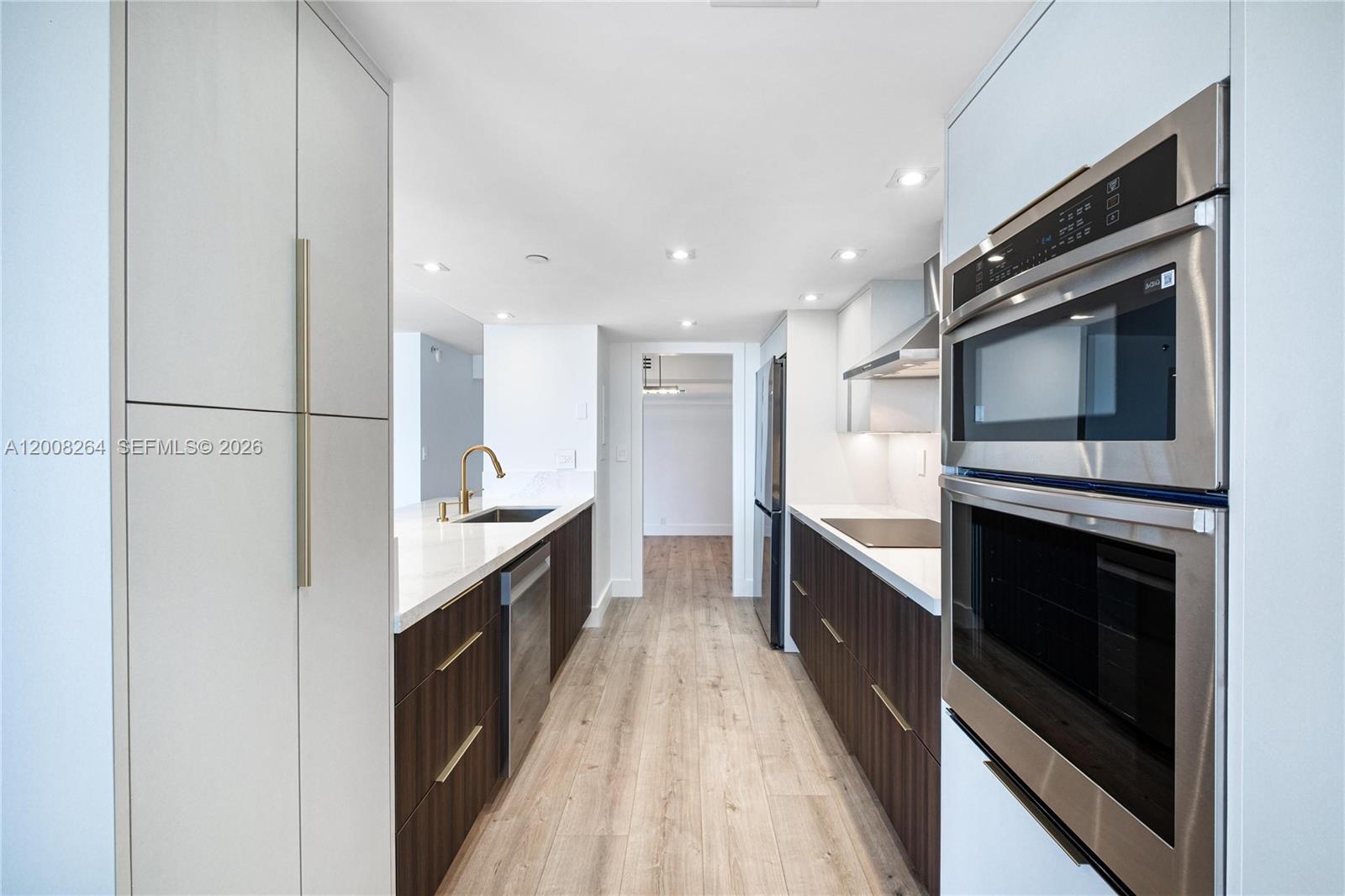 TOWERS OF QUAYSIDE CONDO - Residential