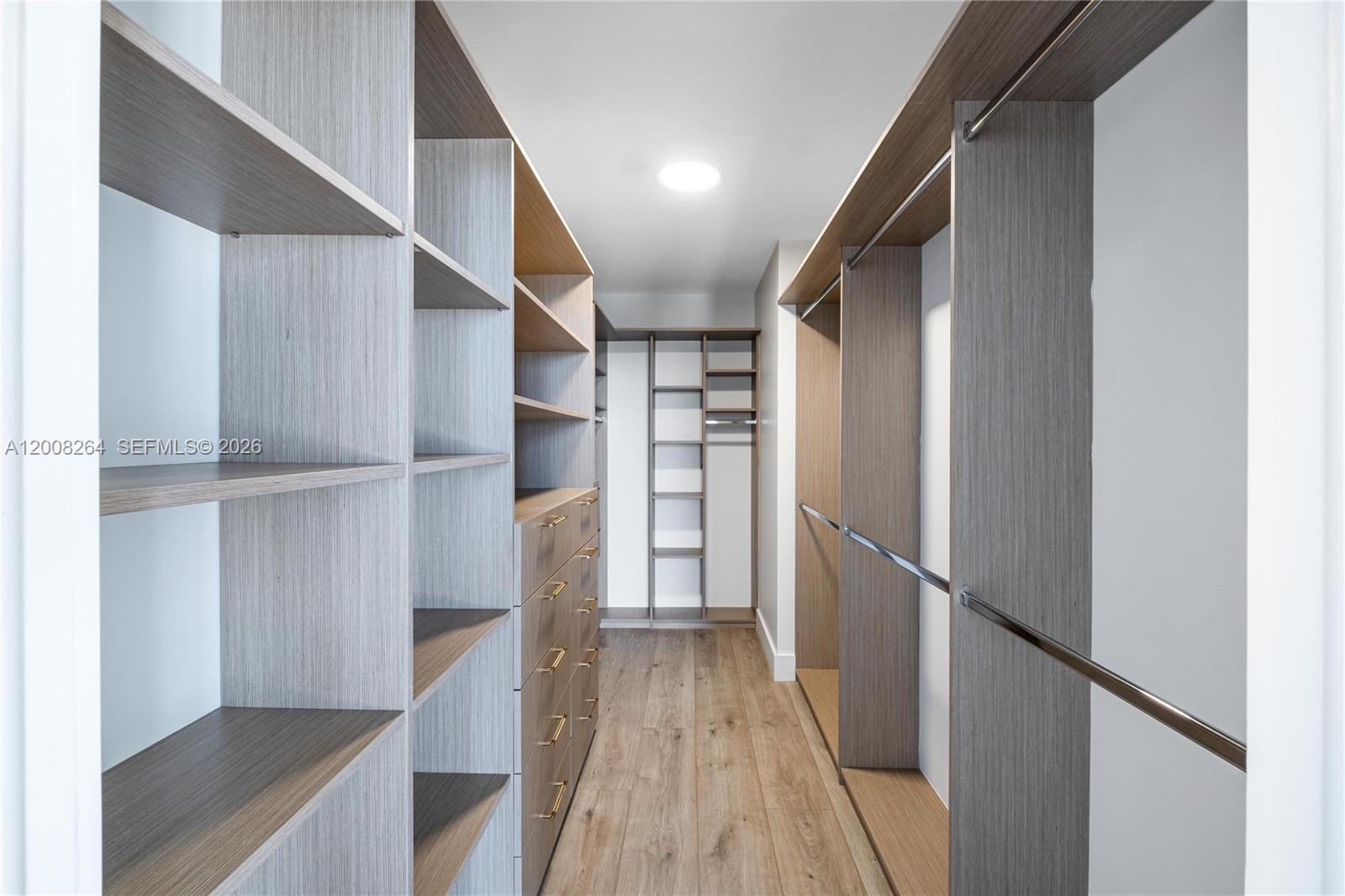 TOWERS OF QUAYSIDE CONDO - Residential