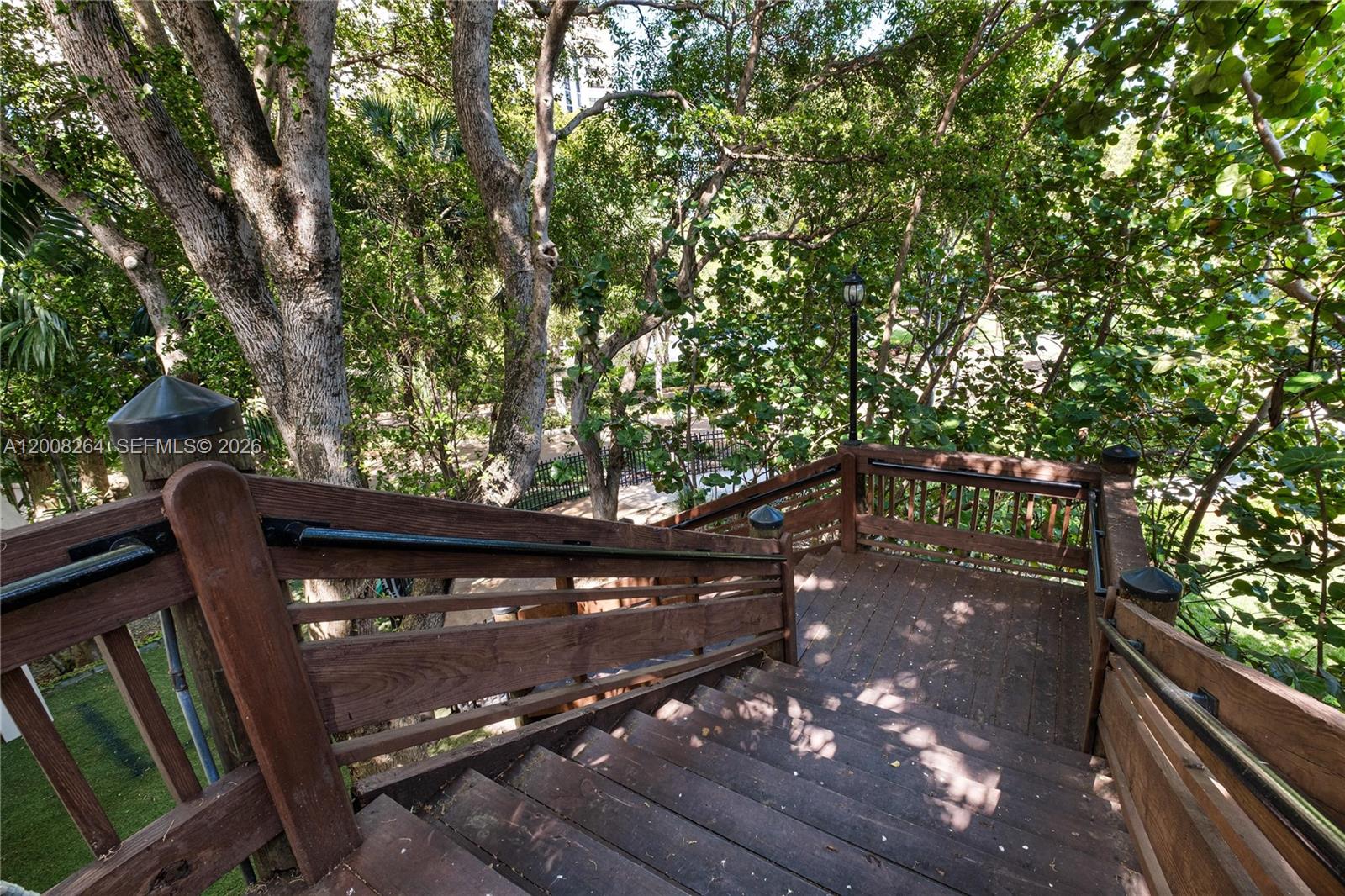 TOWERS OF QUAYSIDE CONDO - Residential