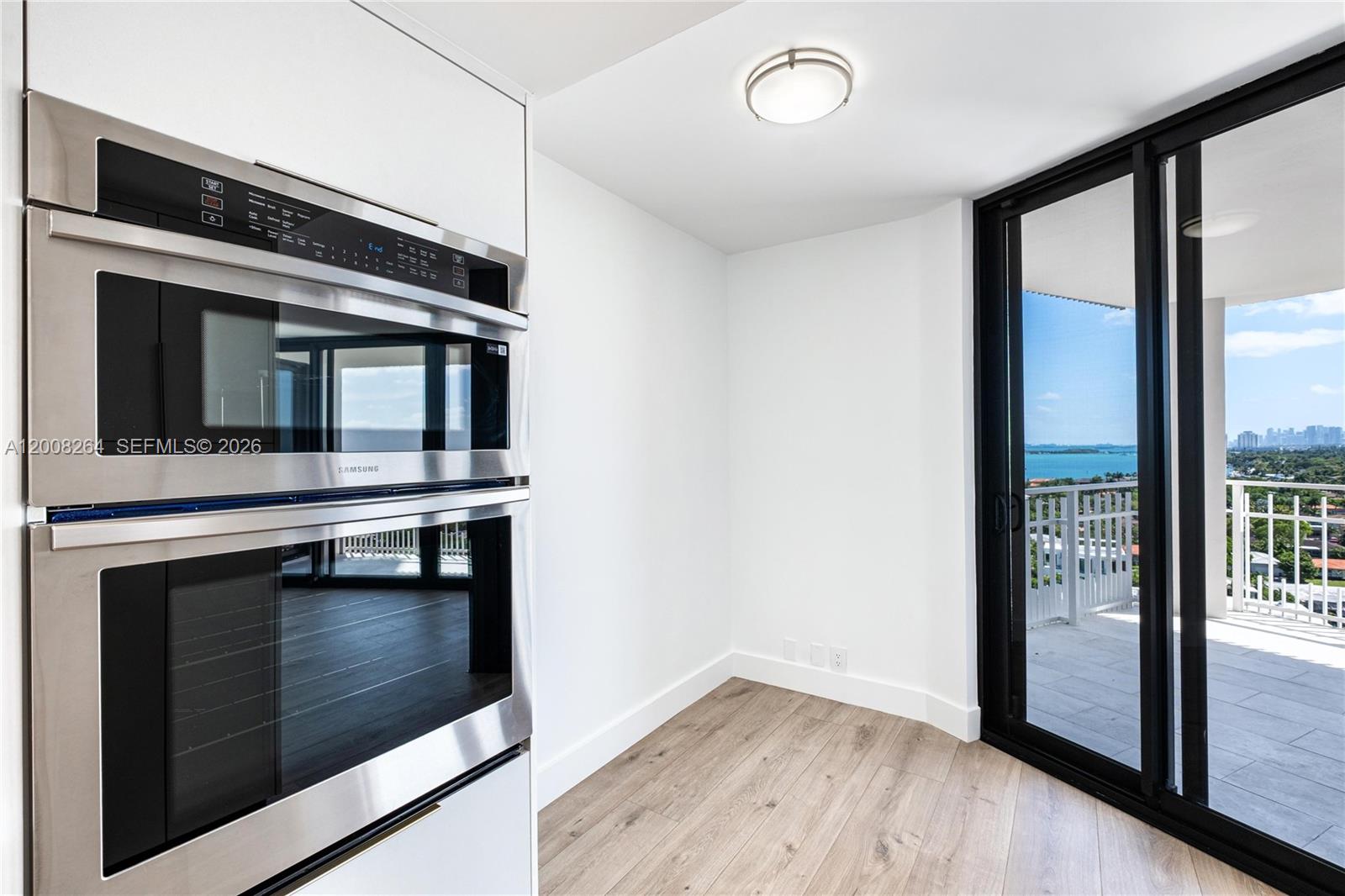 TOWERS OF QUAYSIDE CONDO - Residential