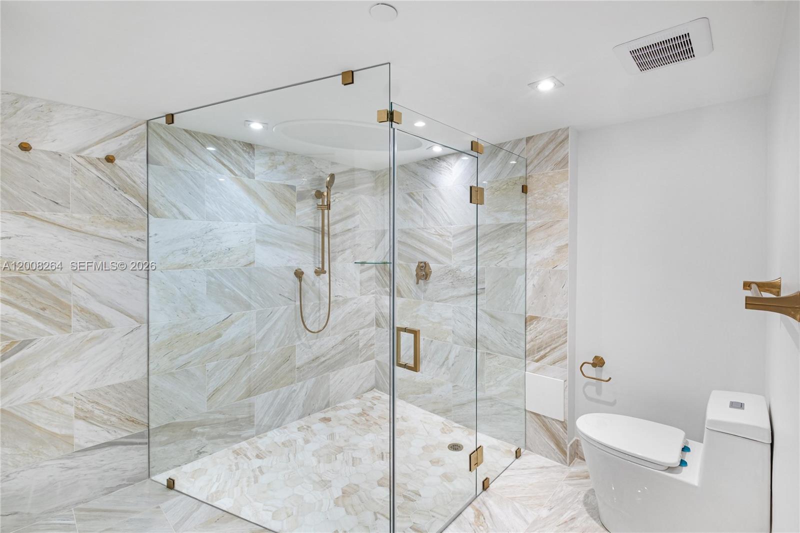 TOWERS OF QUAYSIDE CONDO - Residential