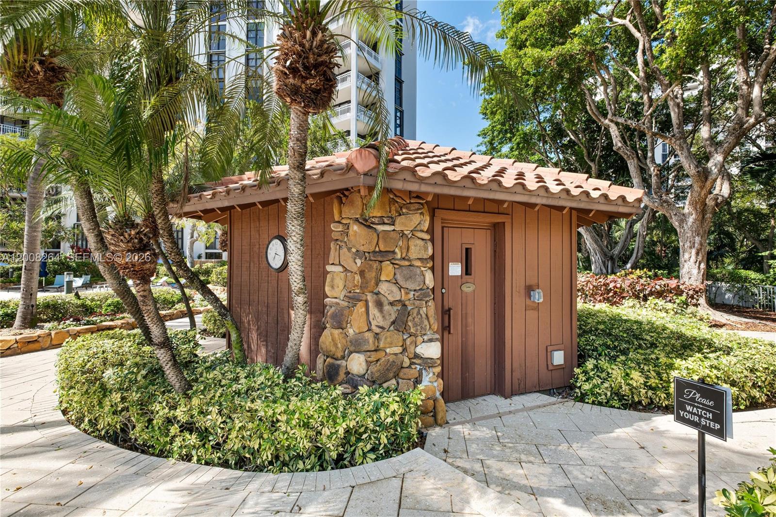 TOWERS OF QUAYSIDE CONDO - Residential